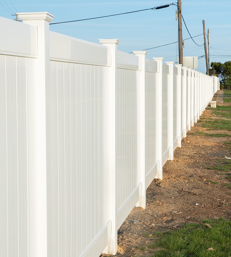 Vinyl fencing in Woodland Hills, CA