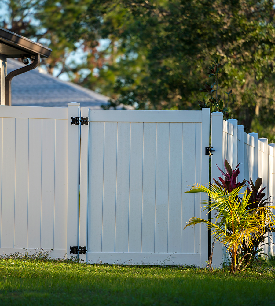 Vinyl fencing in Calabasas, CA