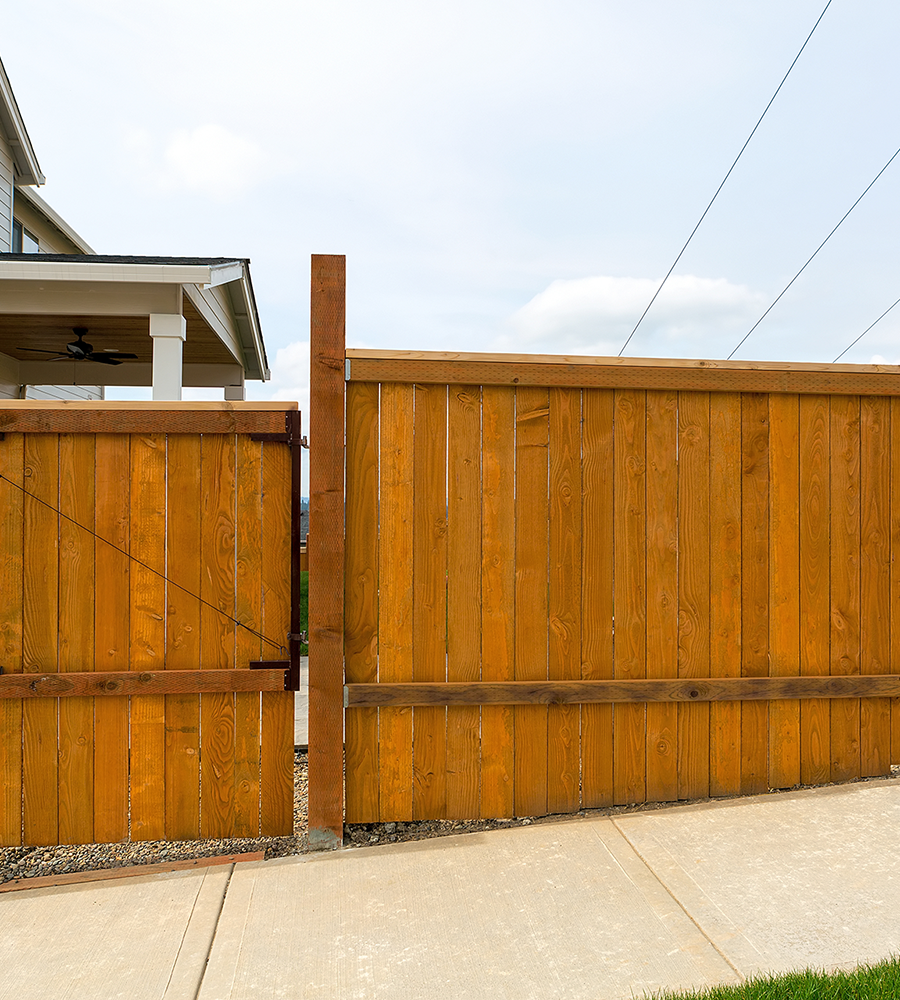 Wood fencing in La Cañada Flintridge, CA